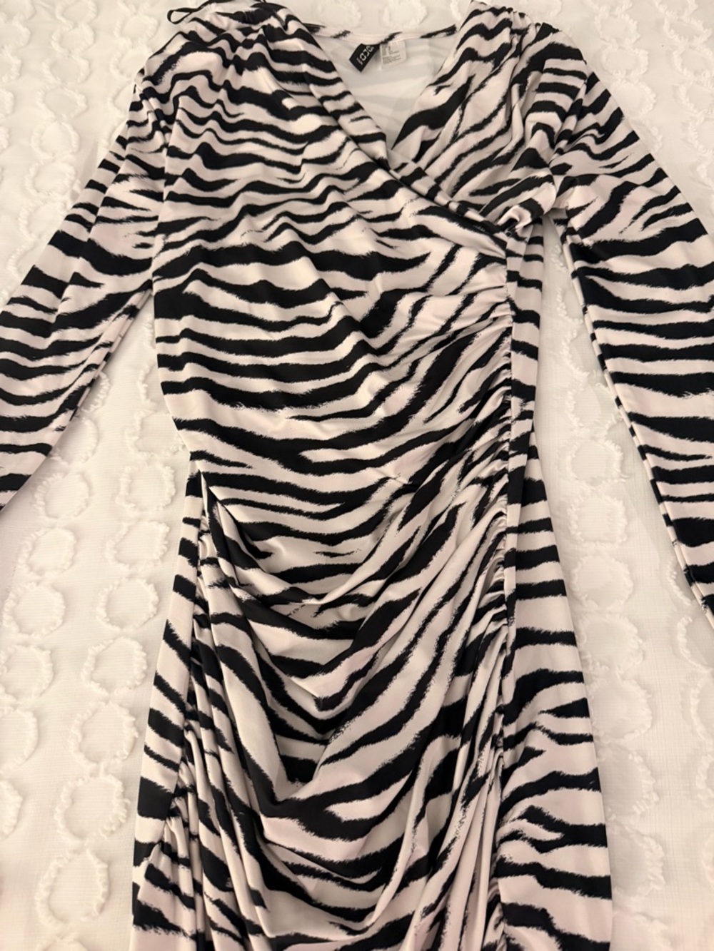 H&M Zebra Print Long Sleeve Mini Dress - Black & White - NWT - Picture 4 of 5